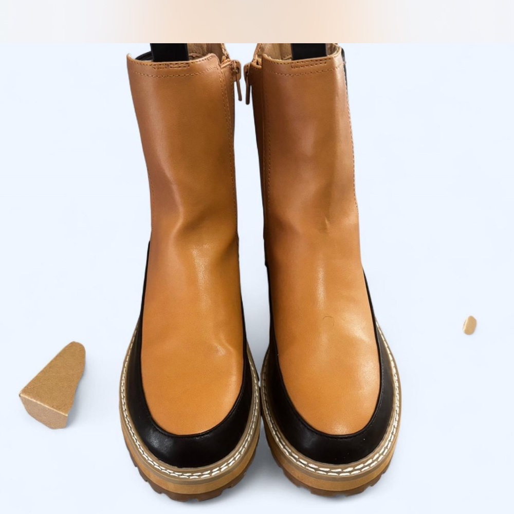 Universal Thread Tan and Black Ankle Boots with Chunky Sole